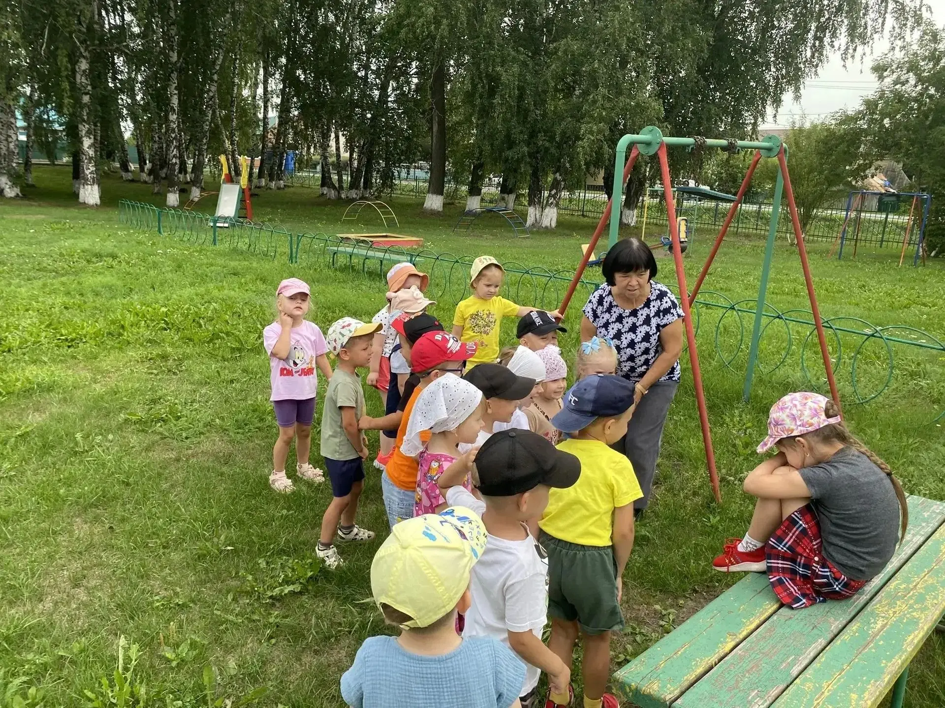 Сегодня, в Международный день светофора, воспитанники группы "Пчёлки" продолжают знаком...