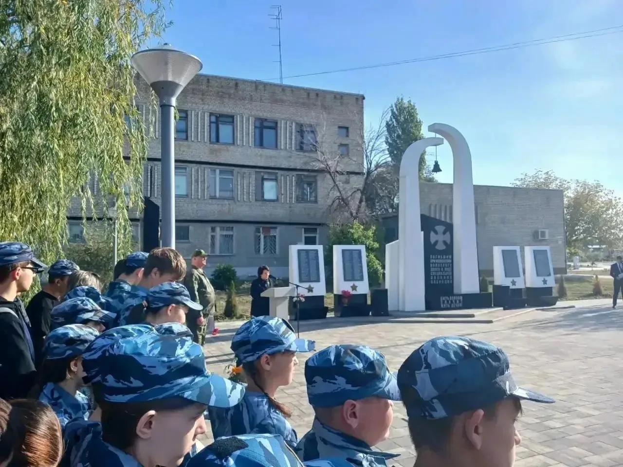 У Мемориала Героям-краснокутцам состоялся торжественный митинг, посвященный годовщине в...