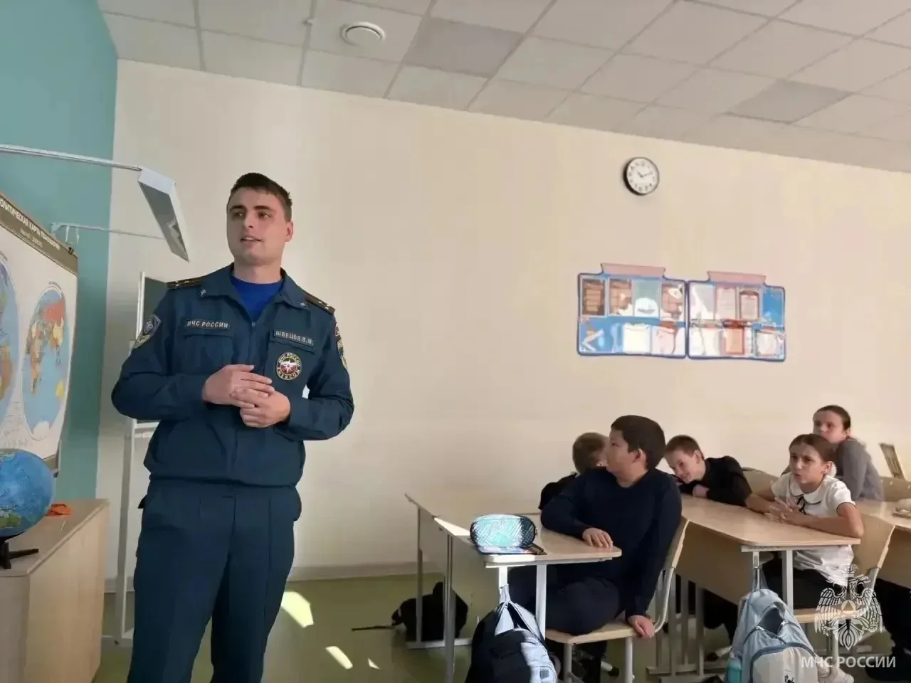 Встреча со спасателем: школьникам рассказали об истории новых регионов России