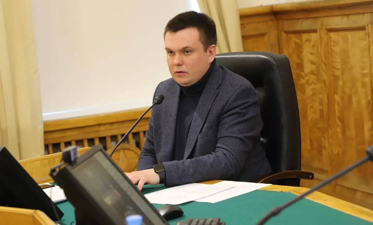 Ройне Изюмов призвал власти отменить решение о месячном отключении горячей воды в Петро...