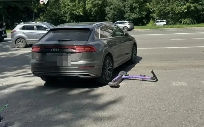 🚗🛴В Уфе произошло ДТП: Audi Q7 сбил подростка на электросамокате.