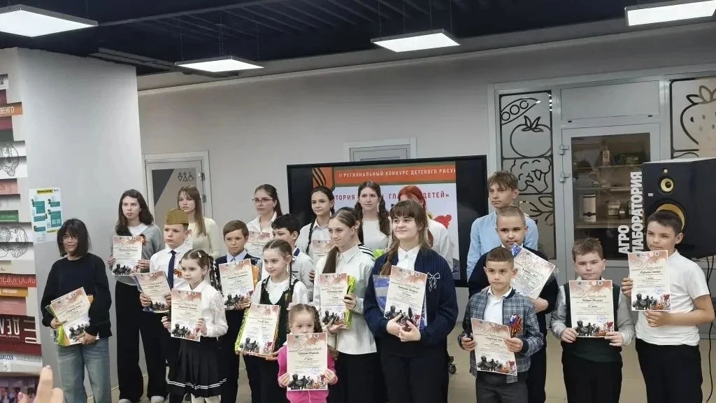Наши рисуют Победу: 2-е и 3-е место в области! 🎨🏆  В этом году ОГАУДО «Детско-юношеский центр «Солне