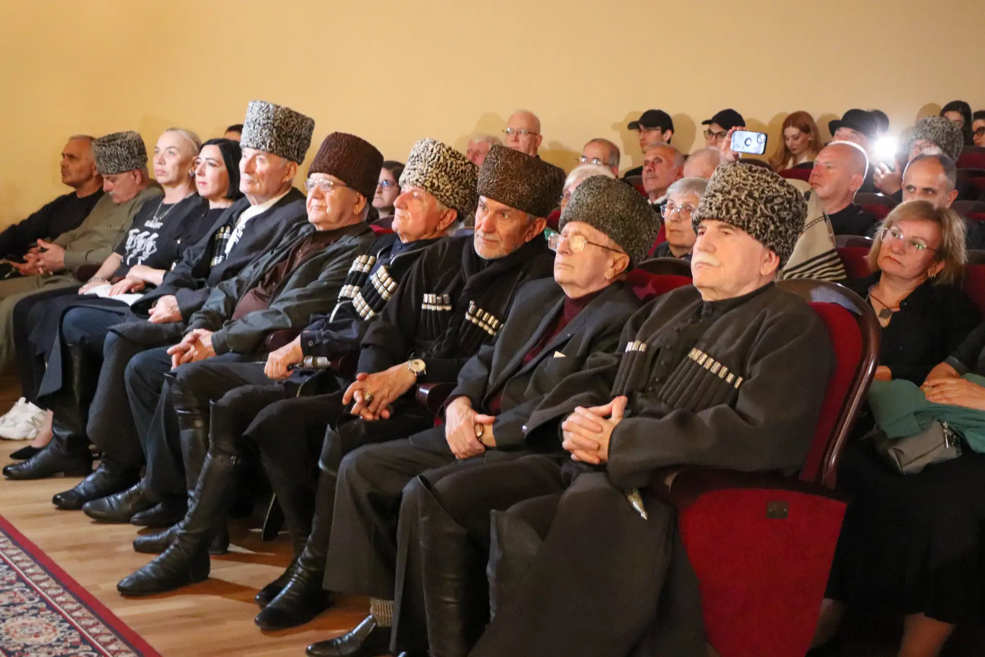 Память, объединяющая поколения  Сегодня, 21 мая, мы склоняем головы в память о жертвах Кавказской во