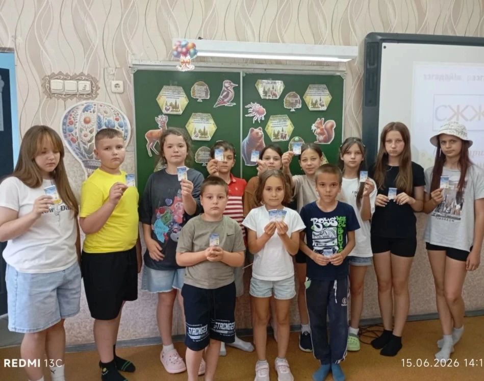 Сегодня в нашем школьном лагере "Солнышко" прошел замечательный День экологии! Мы начали утро с бодр