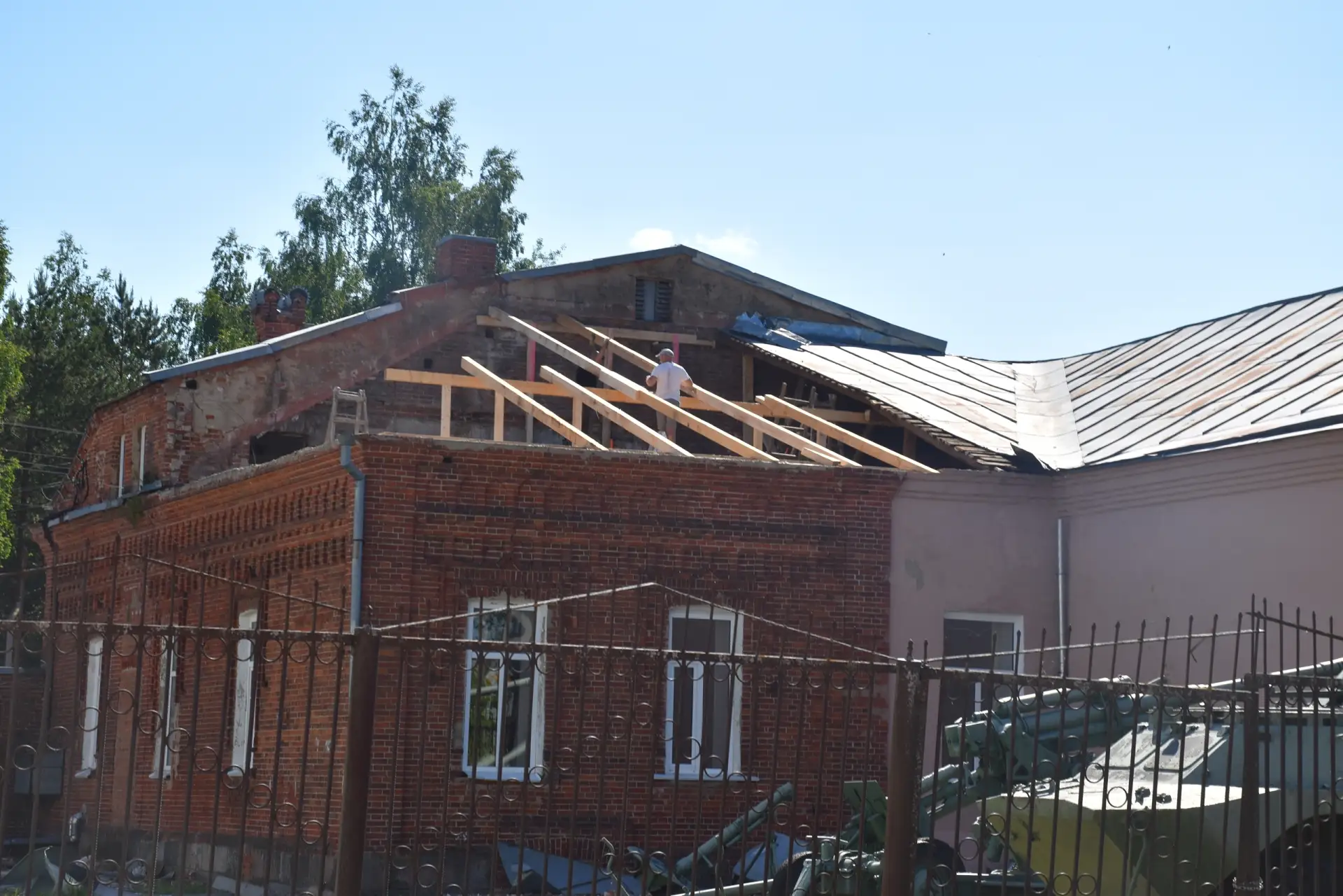 🛠 А вот в Демидовском округе при поддержке Правительства региона идут ремонтные работы...