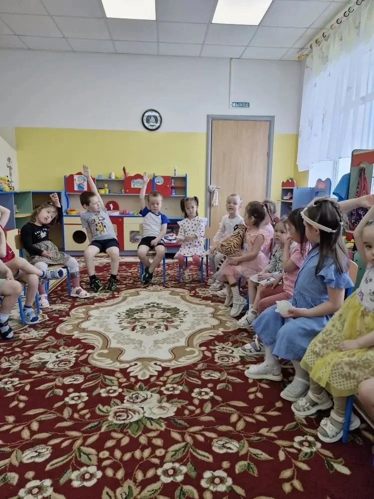 В средней группе "Светлячки" совместно с младшей группой "Улыбка" прошла замечательная  тематическая