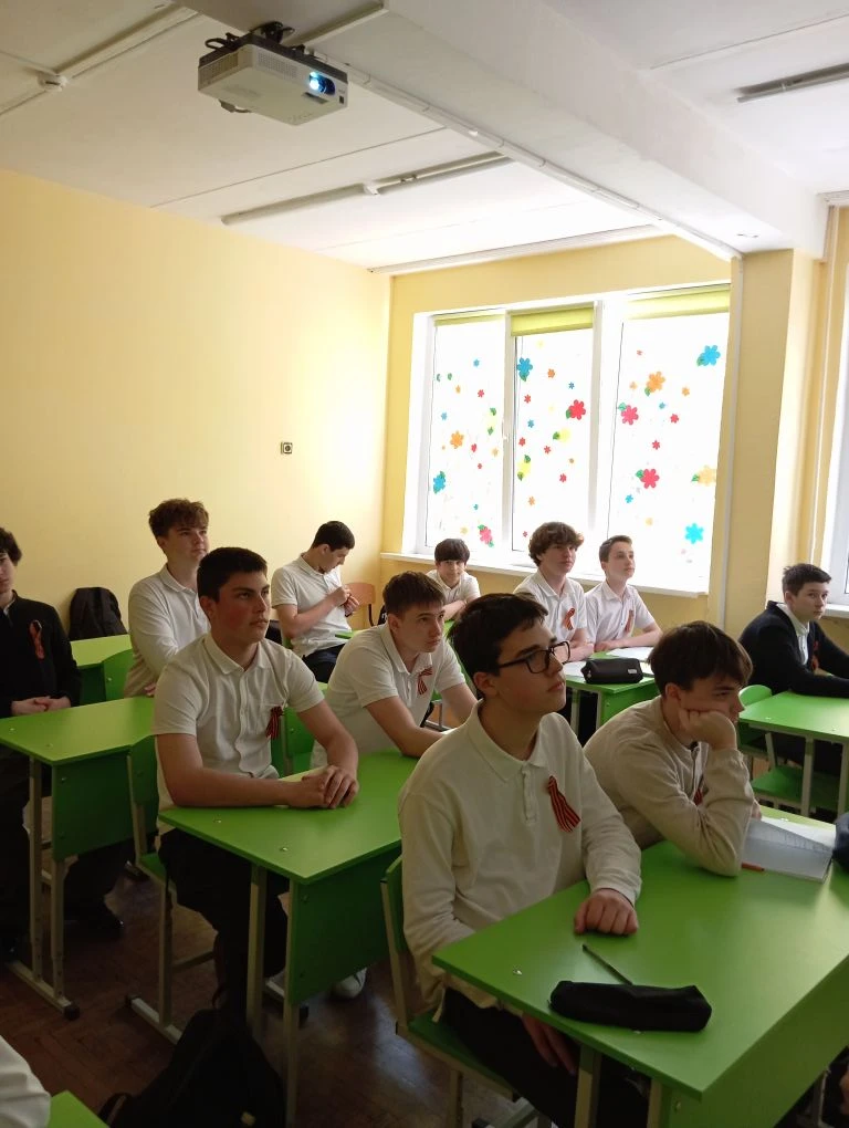 "Поддержка государством семей с детьми". Именно так звучала тема занятия в 8-Б классе 29 апреля в ра