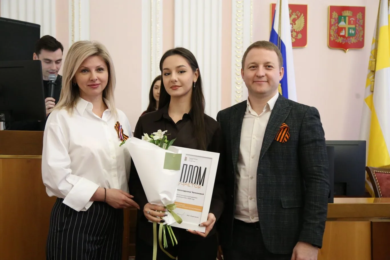 Победители городского конкурса молодежных социально значимых инициатив получили заслуженные награды.