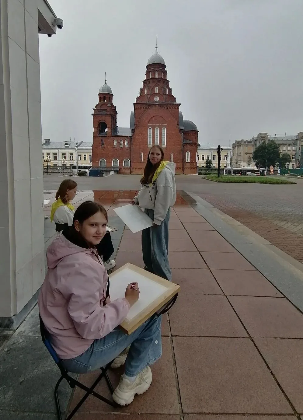 🎨В понедельник в 8 утра наши юные художницы показали Ирине Павловне свои композиционны...