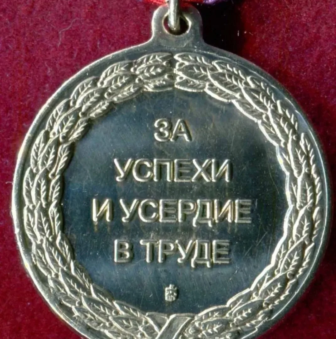 По домашнему стационарному телефону позвонили и пригласили в 8 кабинет администации Кам...