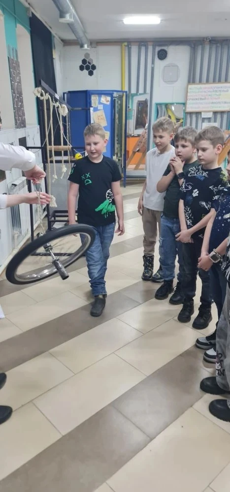 21 марта 2в класс совершил удивительное путешествие в г.Калуга. Ребята посетили "Безумную лаборатори