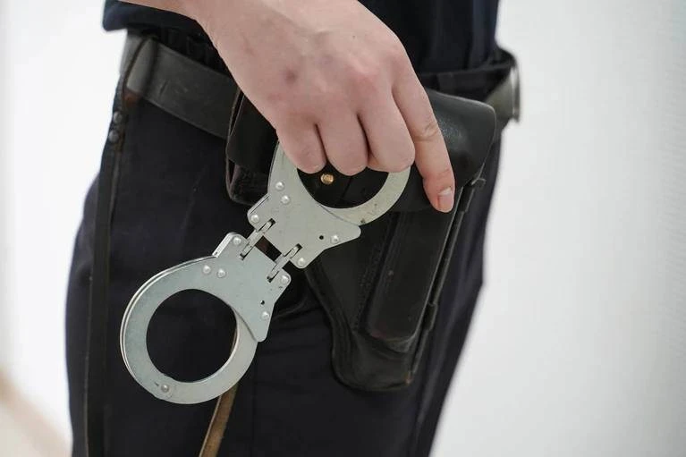Трое луганчан ворвались в квартиру, избили хозяина и украли 12 тысяч