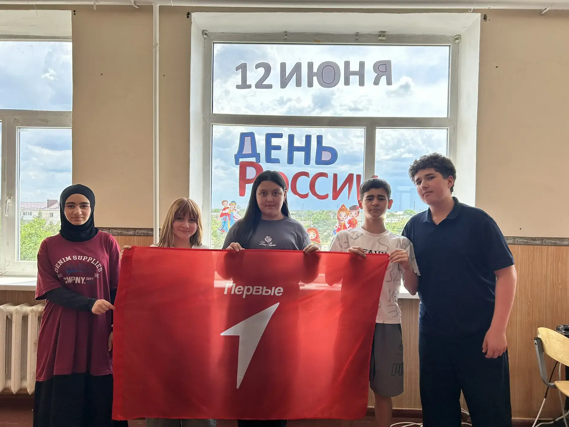 Мастер-класс «Окна России»
   В преддверии 12 июня- Дня России, в  пришкольном лагере «Остров РИО» М