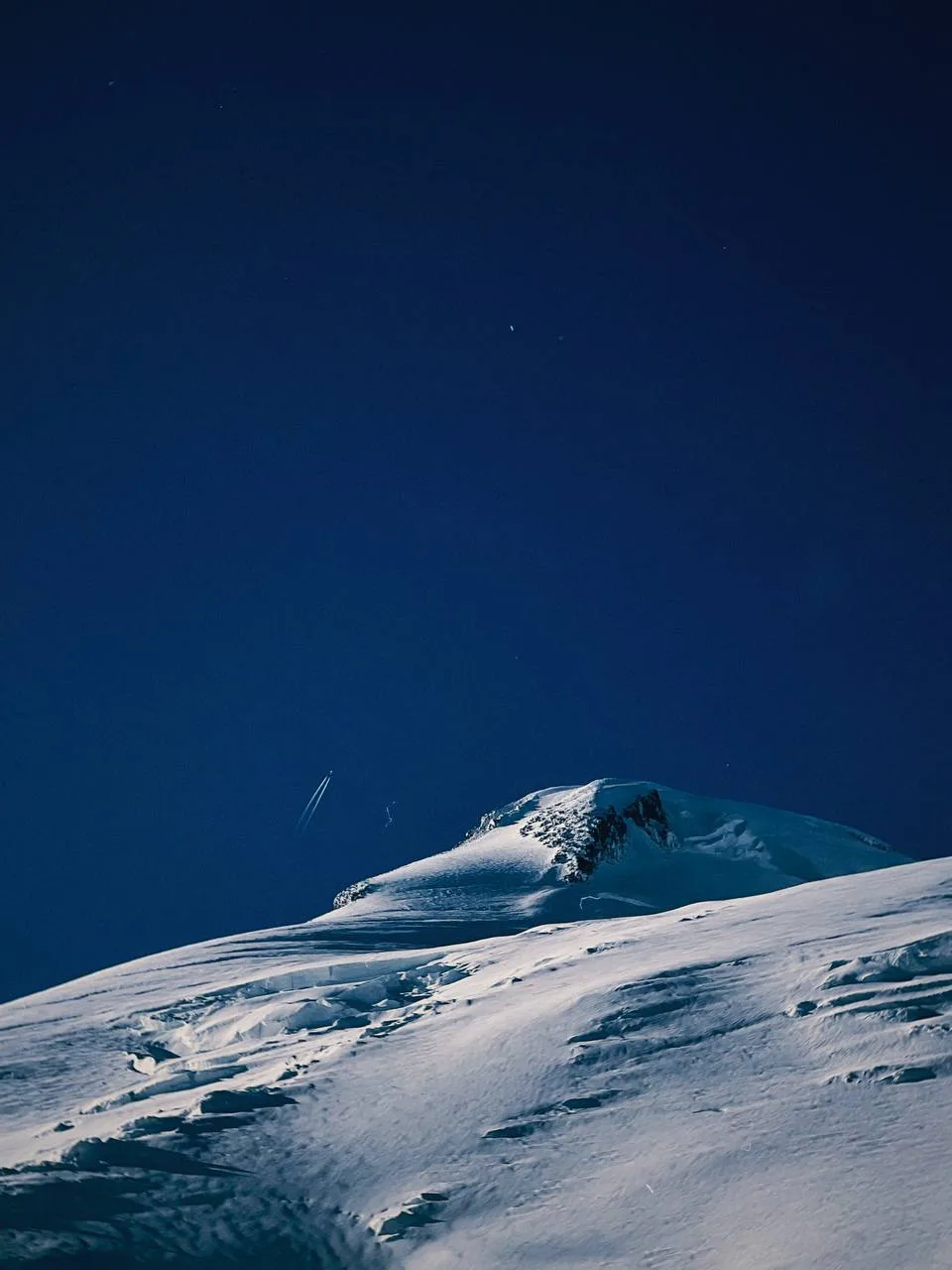 🏔️ Сегодня завершилось наше первое восхождение на Эльбрус в этом сезоне с командой сме...