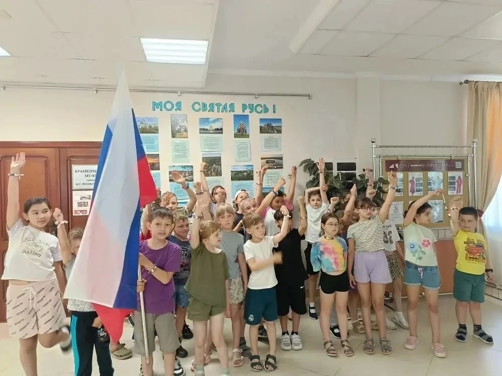 В преддверии замечательного праздника — Дня России — в нашем лагере прошли активные игры, задорные э