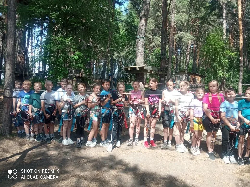 🌲 Орлята 3 «В» отметили конец учебного года в верёвочном парке «Таёжные ловушки»! 🌲7 июня ребята и