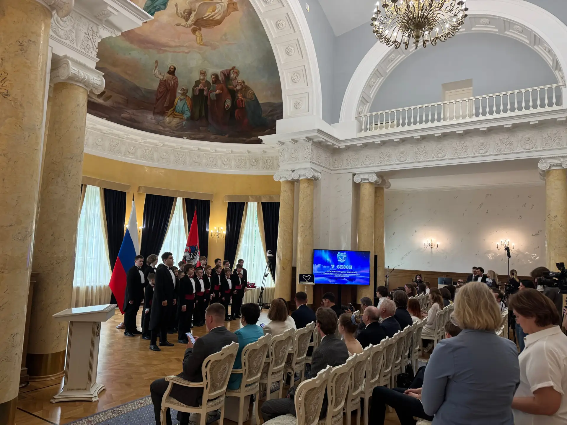 🏛️ Гимн в сердце столицы: как наши хористы пели в Московской городской Думе

В стенах Московской го