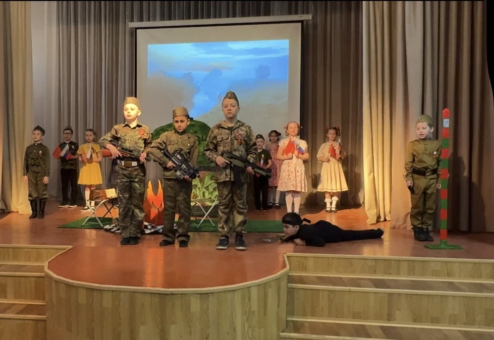 Открытый городской конкурс инсценированной песни «Непобедимая и легендарная» состоялся ...