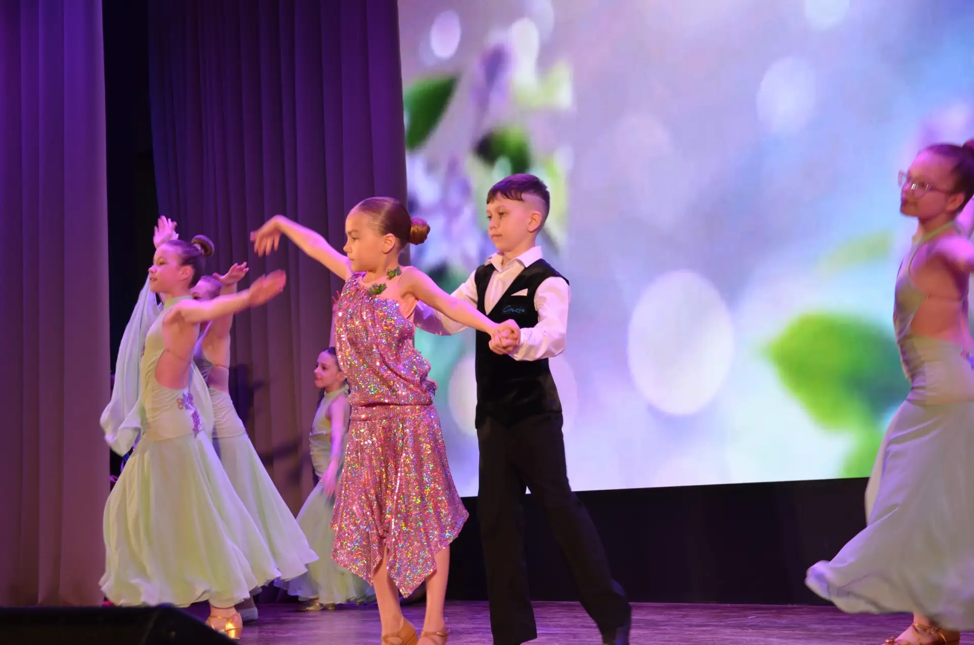💃 Танцевальная фиеста в «Перспективе»: море танцев и позитива!    Вчера в нашей школе состоялся ярки