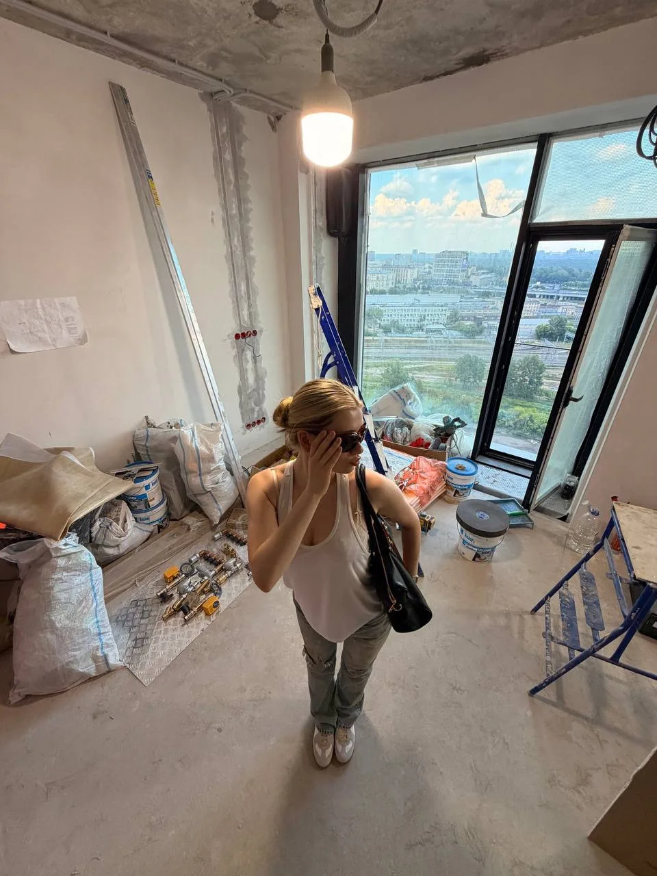 Инст Рина показала квартиру, которую недавно купила 🤩

Девушка полгода назад приобрела свою первую 