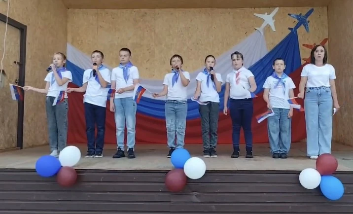 12 июня, в День России, погода в нашем селе решила устроить настоящее испытание. 

Однако ни ливень,