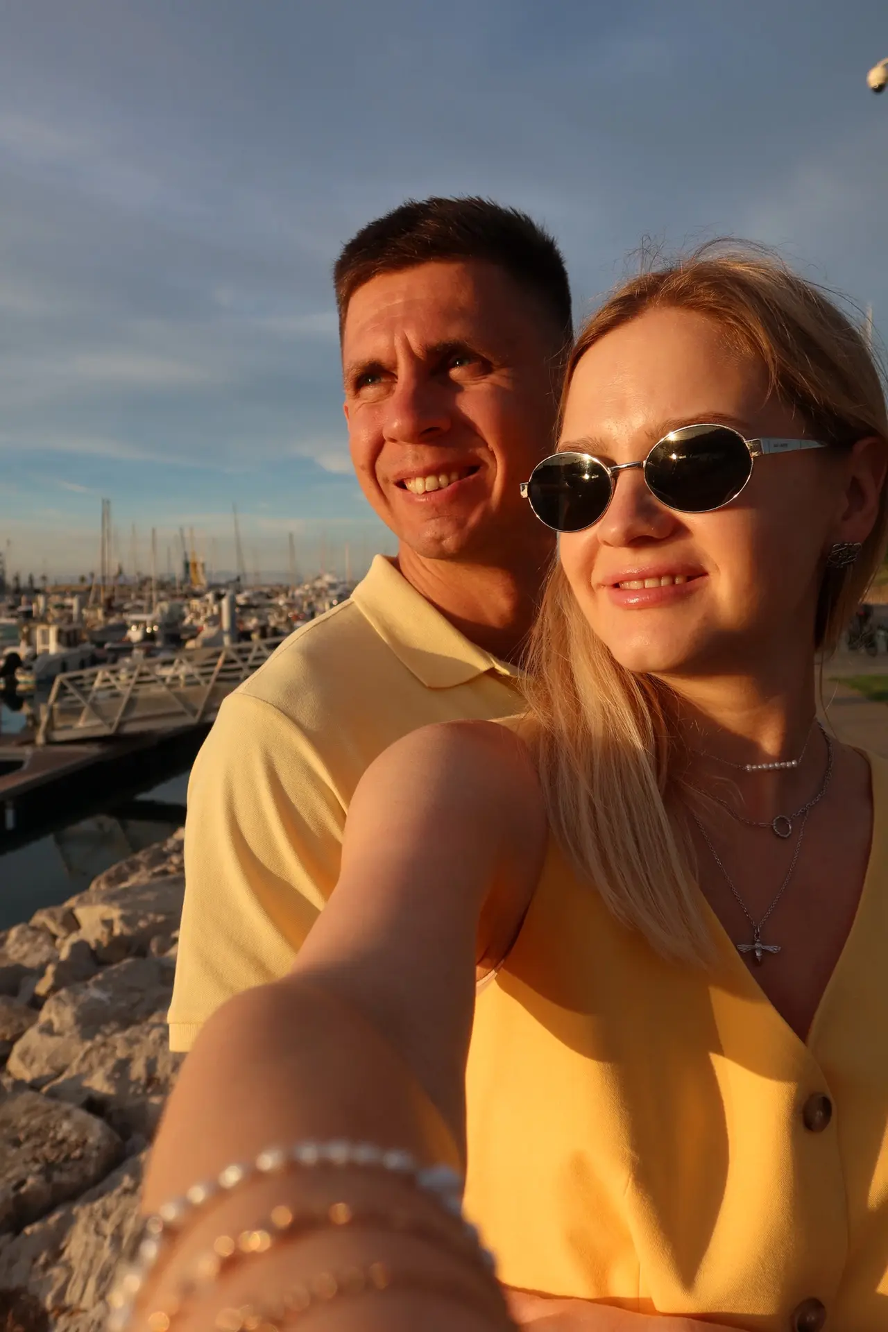 Сегодня по радио услышала такую гипотезу, что до свадьбы в идеале надо быть знакомой с ...