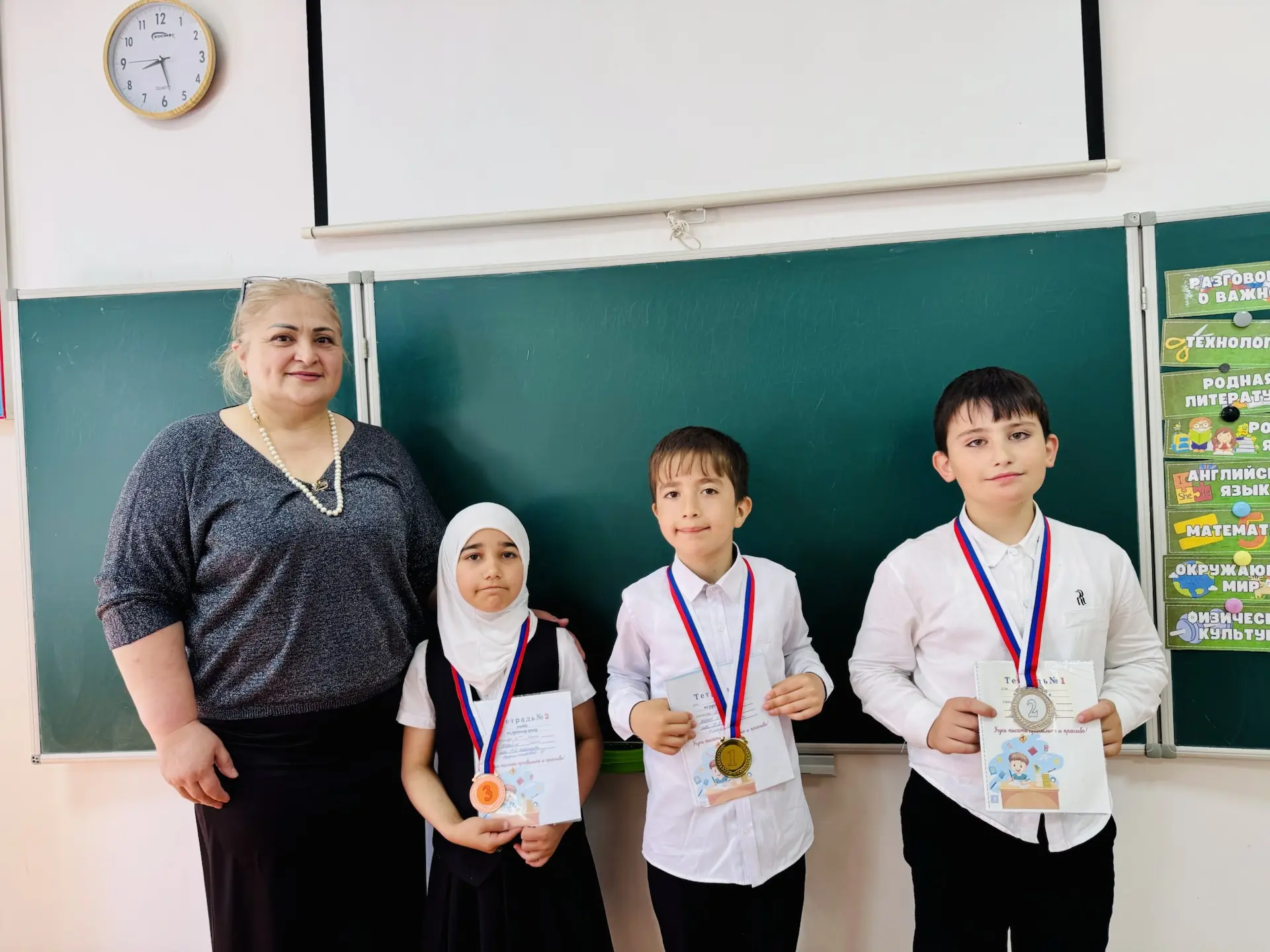 🌟 Стимул к успеху: Конкурс чистописания во 2 «А» классе! ✍️🏆
