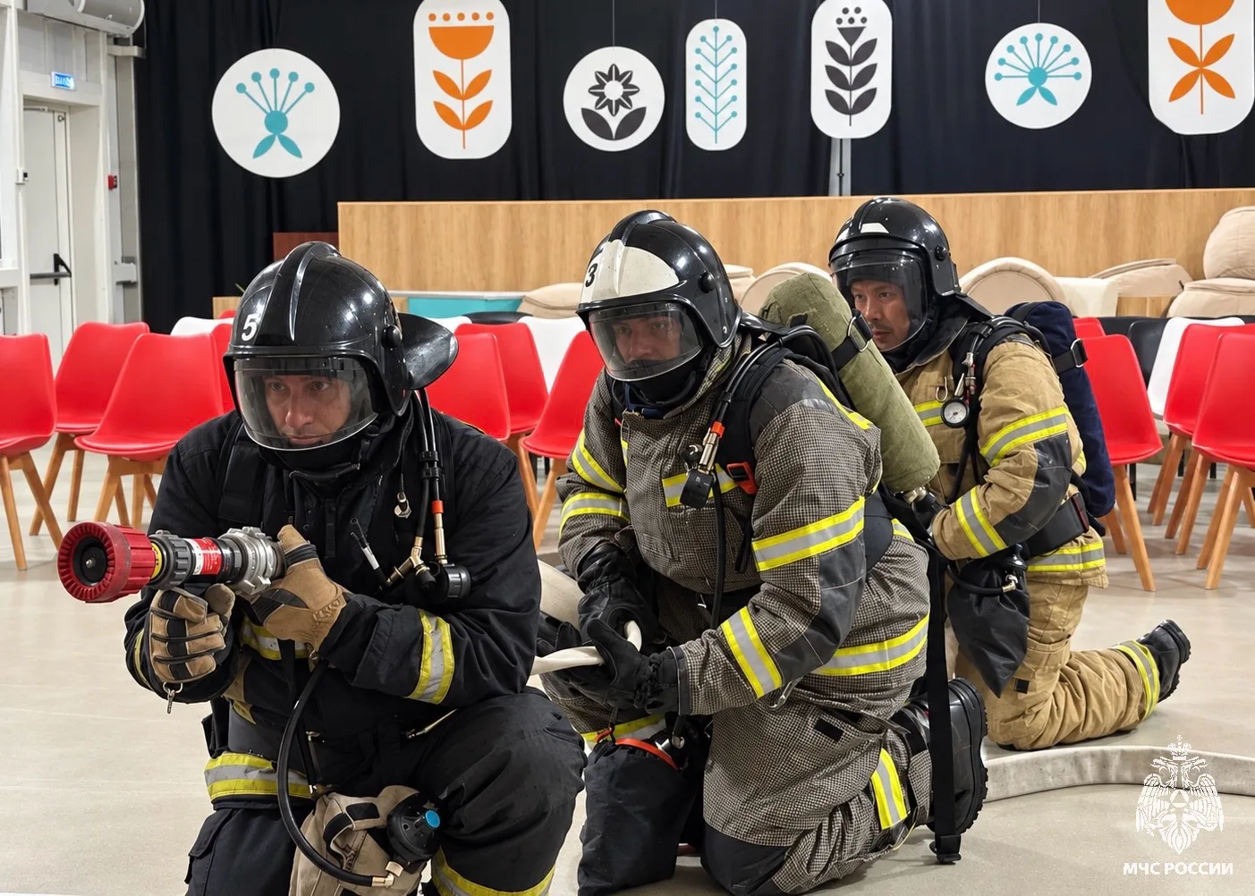 🚒 В преддверии выборов огнеборцы Чукотки отработали ликвидацию пожара на избирательном...