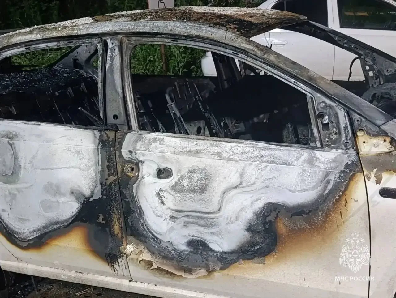 В Томске вспыхнул легковой автомобиль.

В Томске на переулке Перевалочном сгорел салон легкового авт