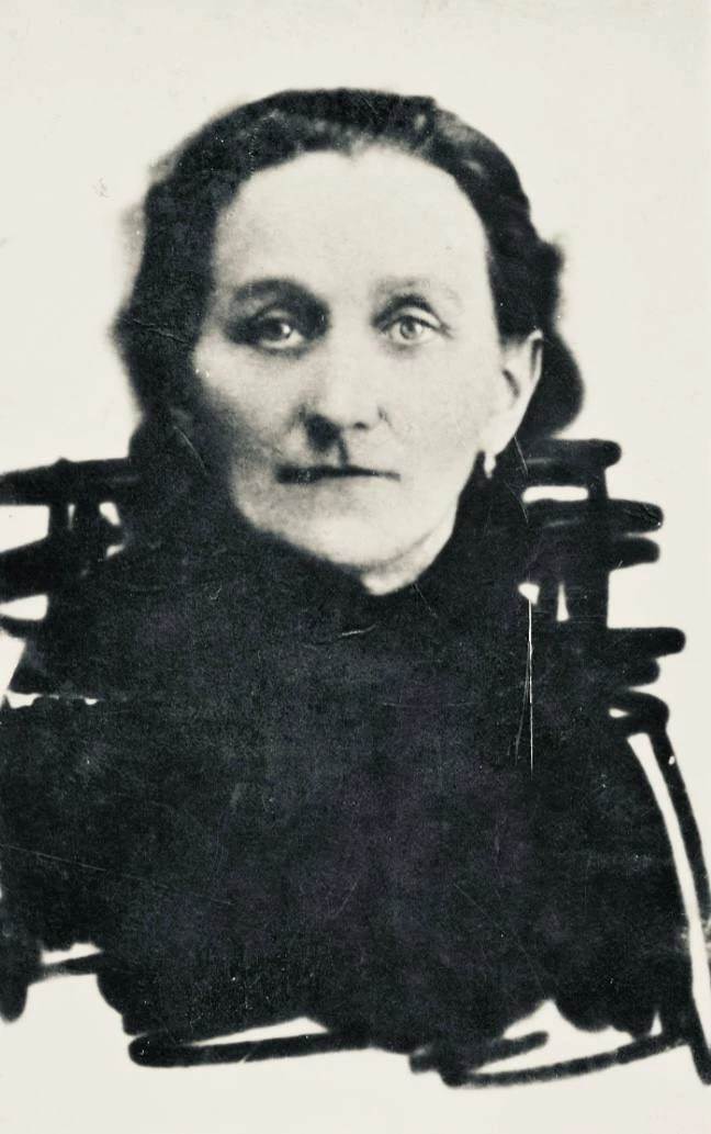 Елисавета Илларионовна Крестьянкина (в девичестве Кашеверова) родилась в 1874 г. в г. Б...