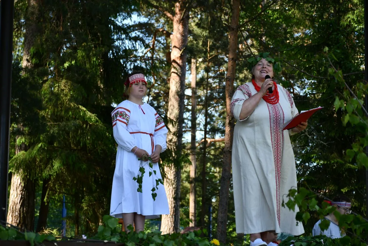 Праздник Русской Берёзки в Мошенской Роще: Традиции и Веселье! 🌳✨