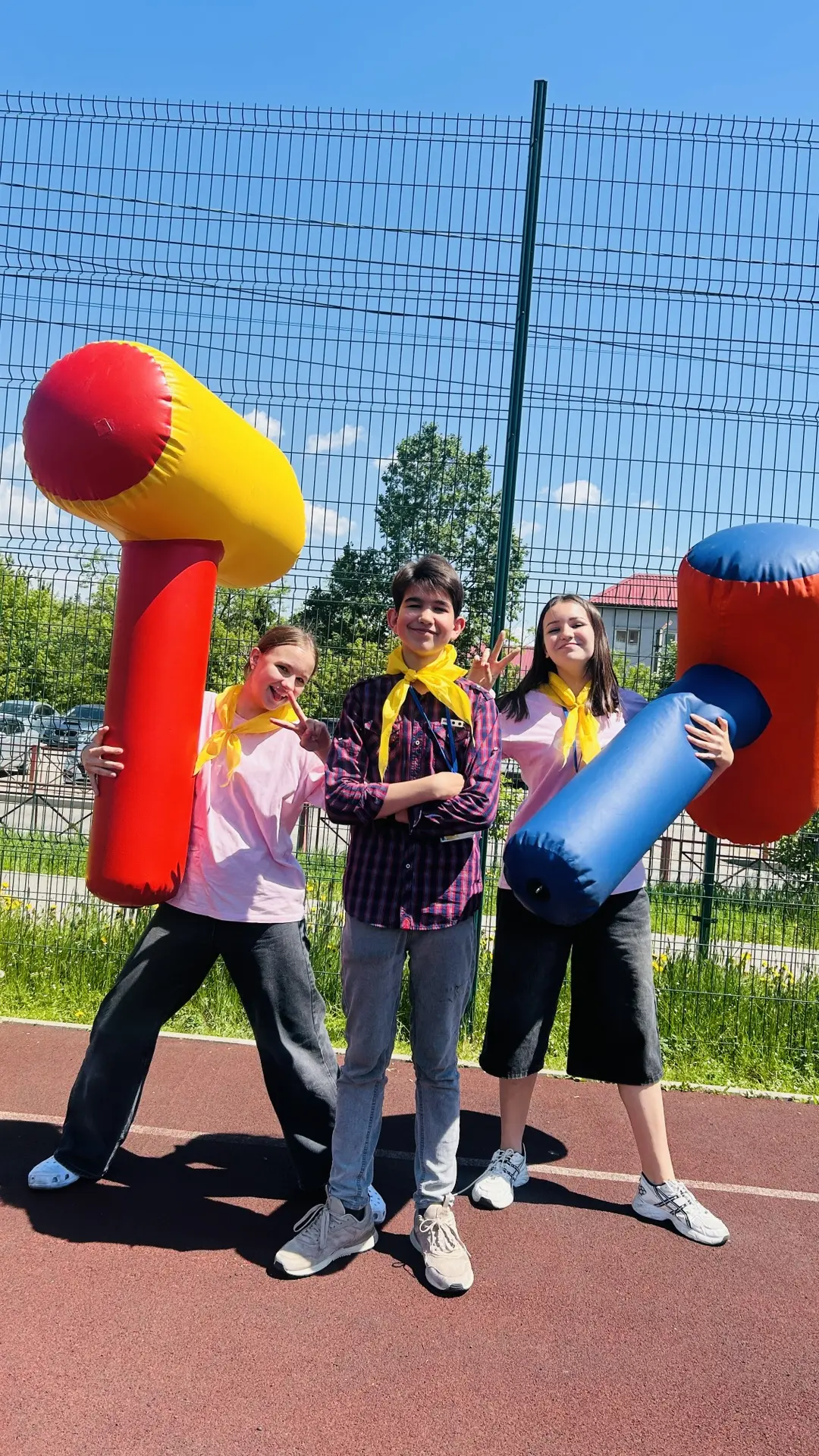 Неделя в лагере «Солнышко»: космос, спорт, театр и музыка ☀️🎶🎭

Дни в нашем лагере пролетают,  как