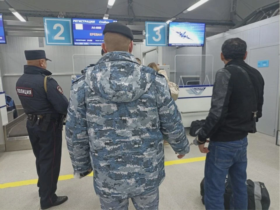 ✈️ Приставы отправили на родину 30 иностранцев