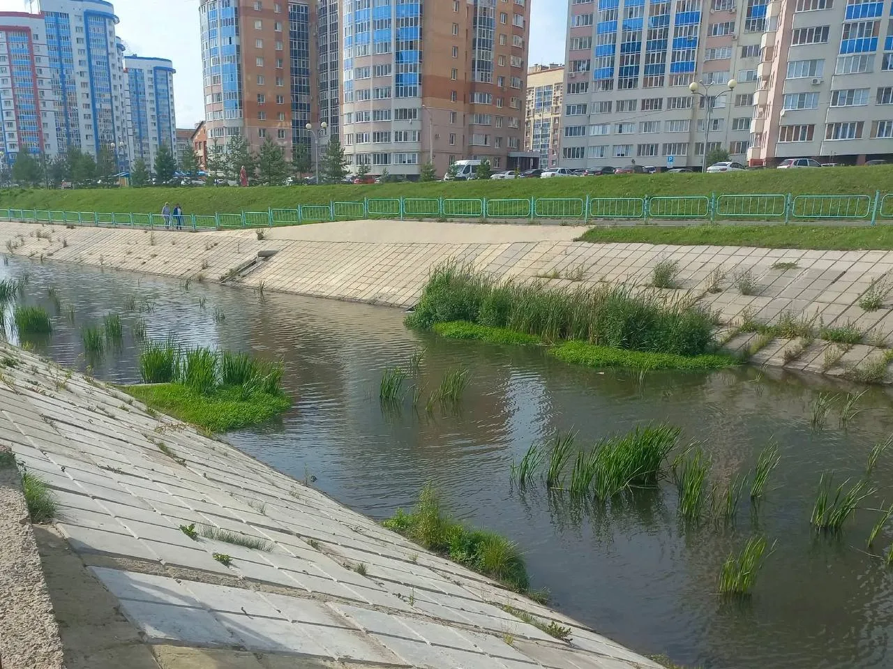 Она просто грязная, расходимся