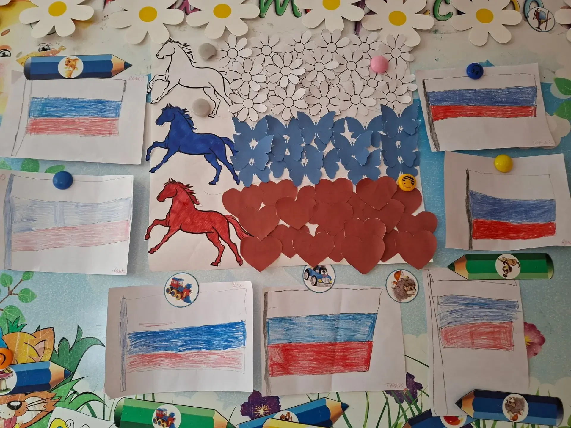 Цветы и кони в ряд встают,