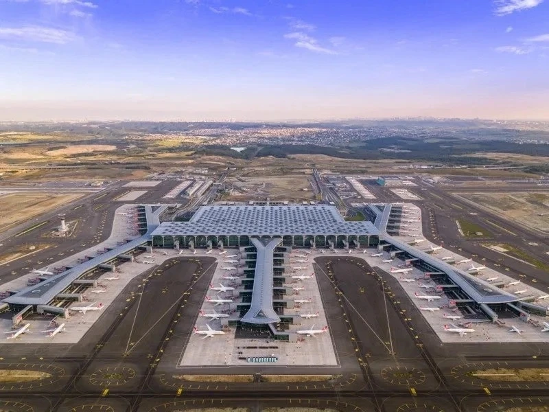 ✈ Стамбульский аэропорт становится больше!

Один из крупнейших аэропортов мира — Стамбул IST — продо