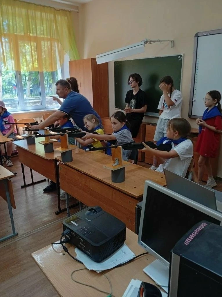 15 июня в "Стране мальчишек и девчонок" прошло незабываемо! ☀

Мы начали с зарядки, которая зарядила