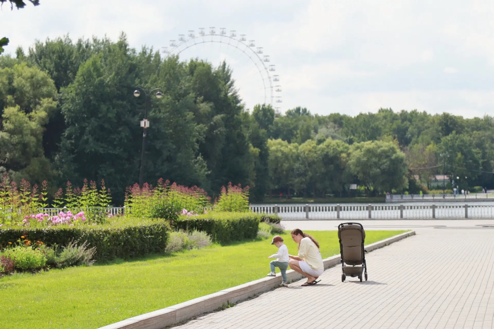 В преддверии августа цветник на Центральной площади преобразился 🌷

📍Цветник на Центральной площад
