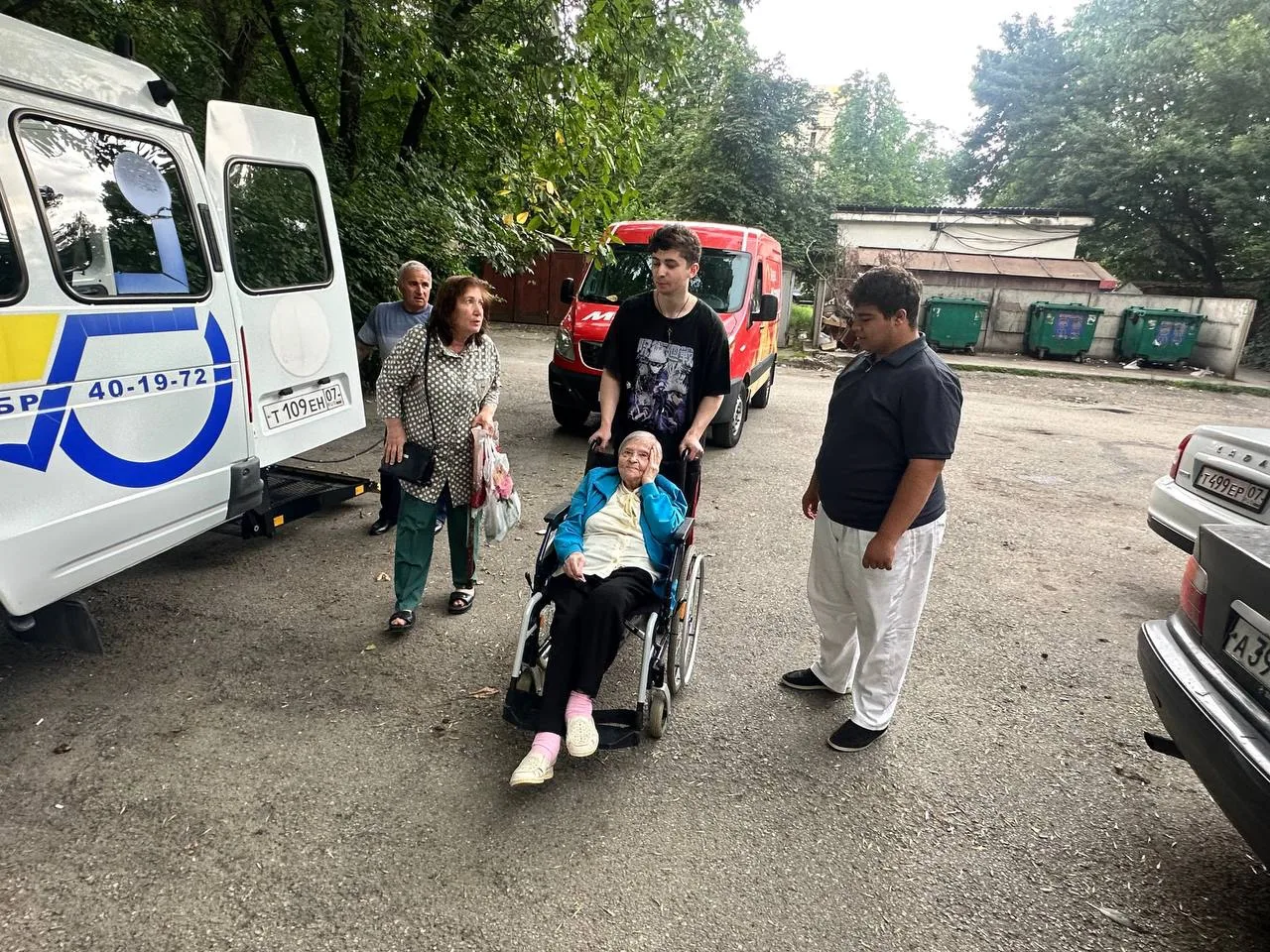 🤝 В рамках проекта «Забота рядом» Молодежный совет села Адиюх оказал помощь пожилой жи...