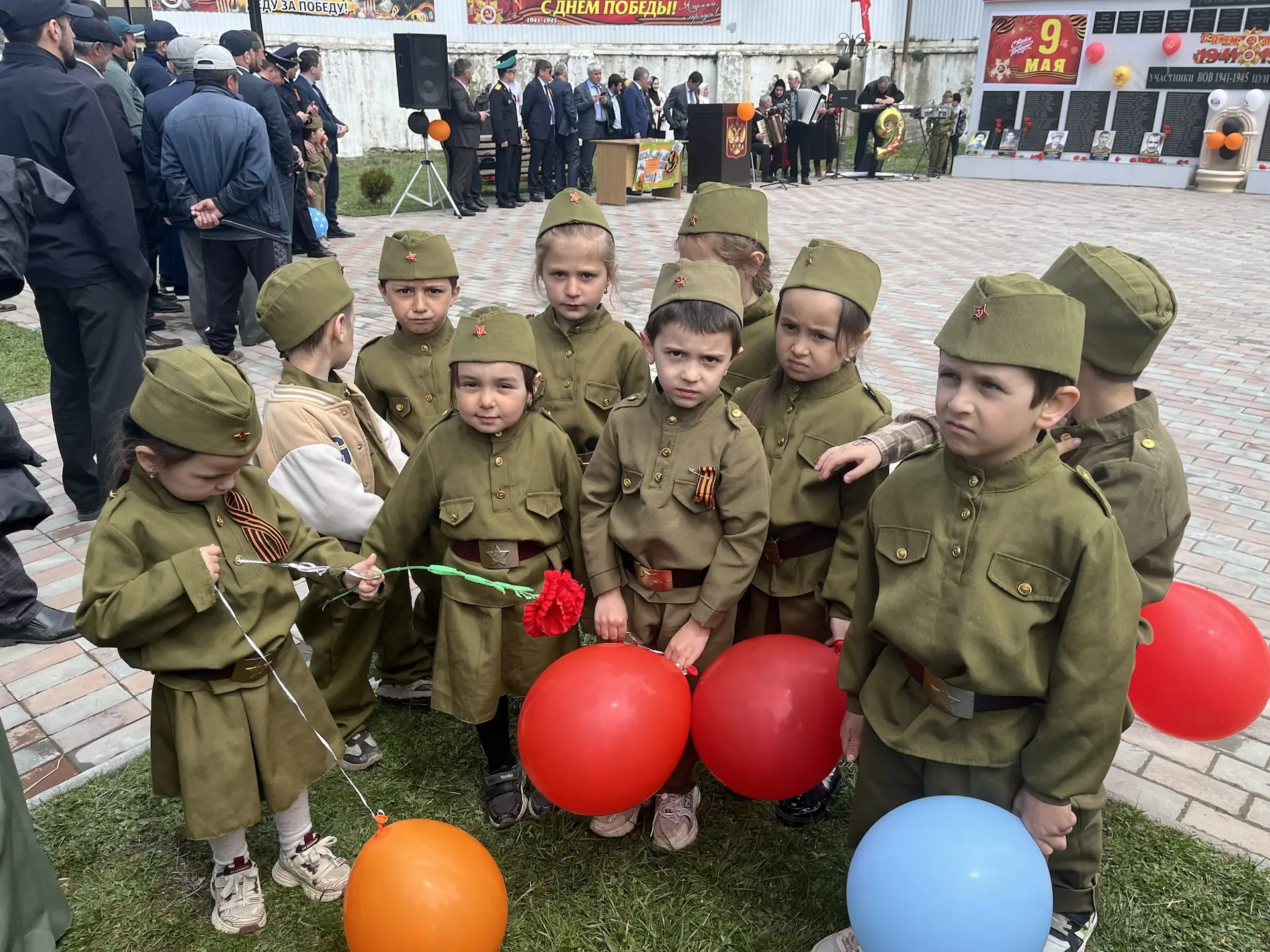 На площади нашей Администрации МР мы с нашими талантливыми воспитанниками выступили с т...