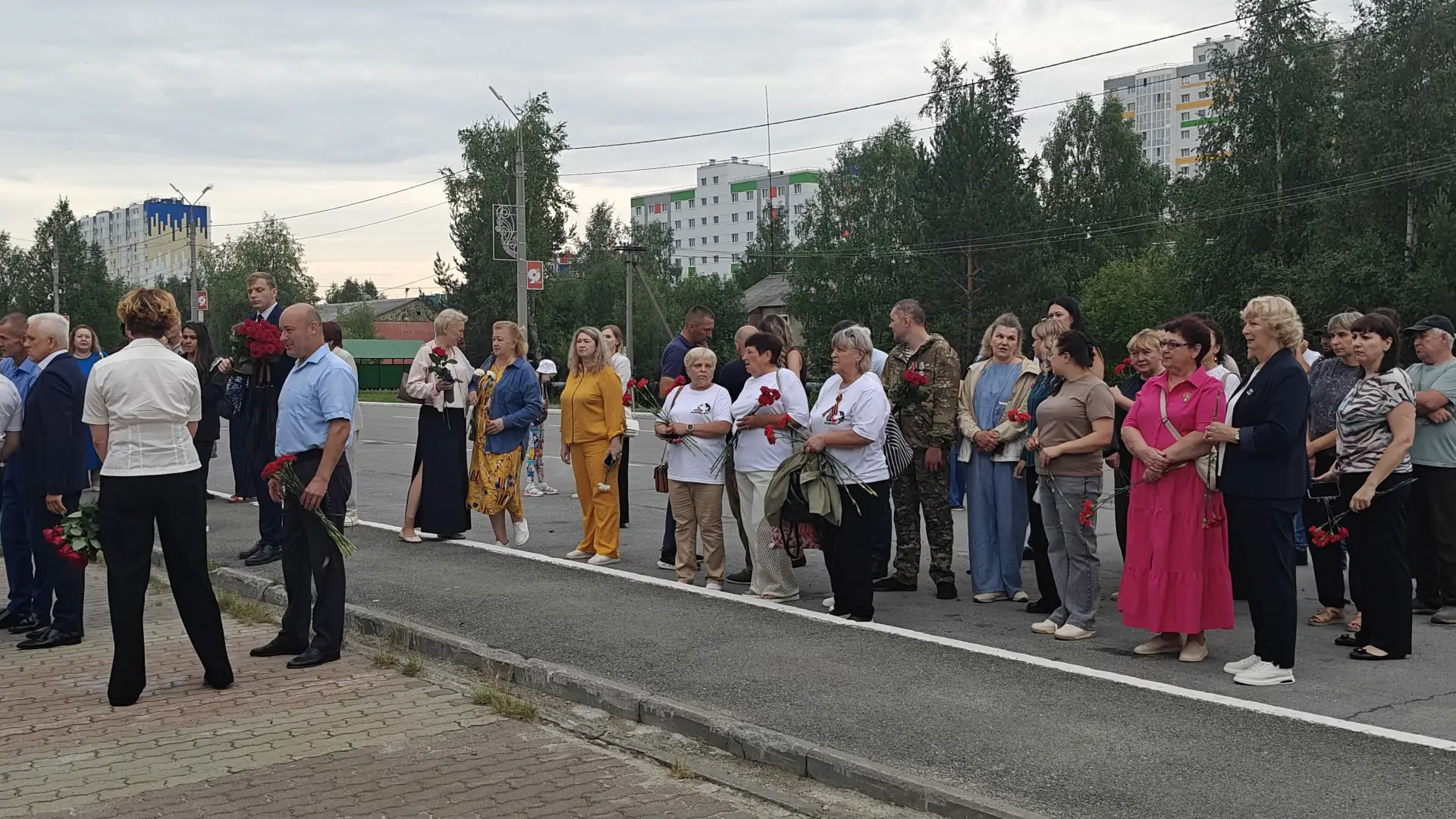 22 июня в поселке Солнечный состоялся памятный митинг, посвященный Дню памяти и скорби 🕊️

Эта дата