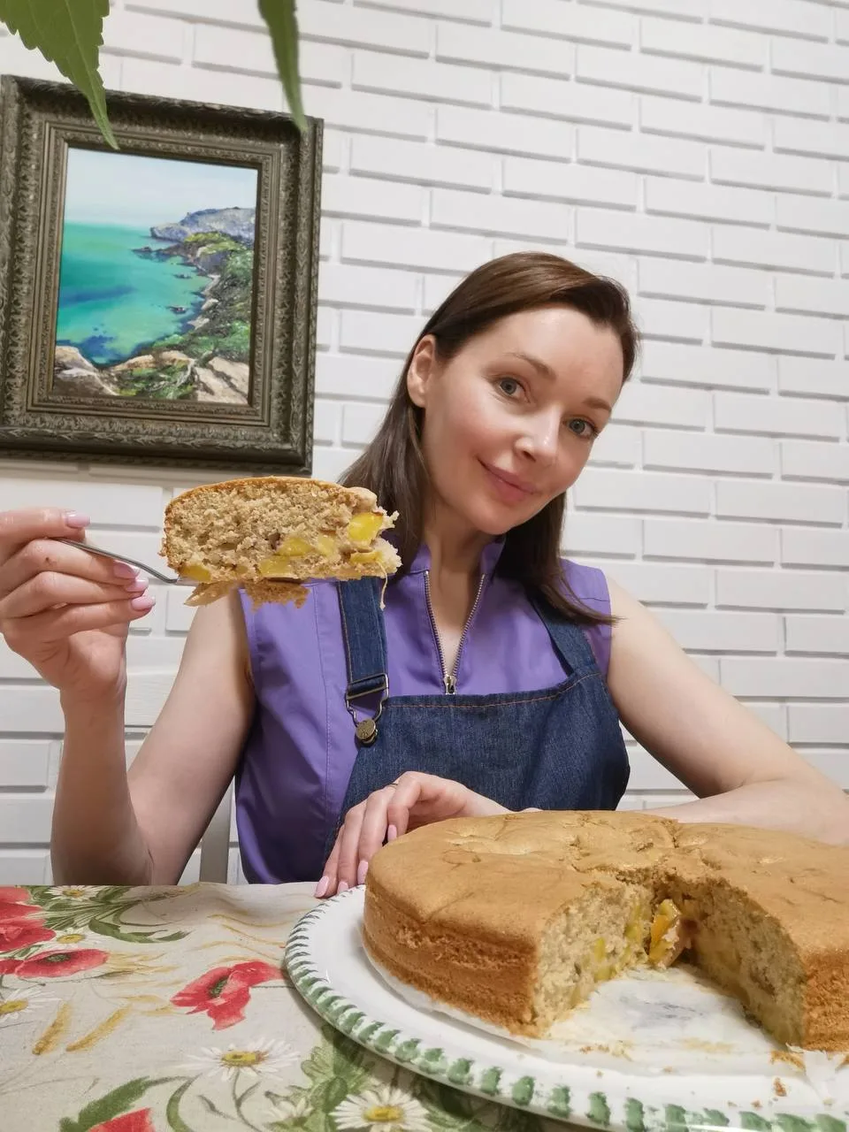 Шарлотка из цельнозерновой муки с фруктами.