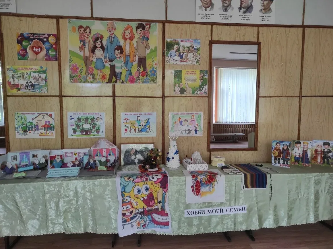 👨‍👩‍👧‍👦 "Семья и единство: в школе прошёл необычный концерт - собрание".