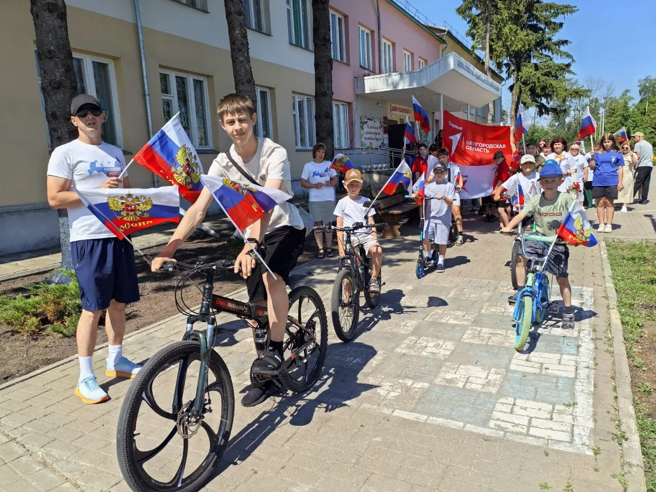 🇷🇺В преддверии Дня России в нашем лагере прошла череда ярких и познавательных мероприятий!🇷🇺

На