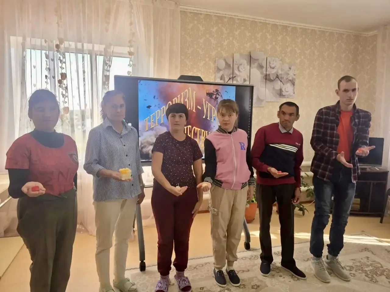 ❗️«Терроризм — угроза обществу»: информационный час в отделении дневного пребывания.