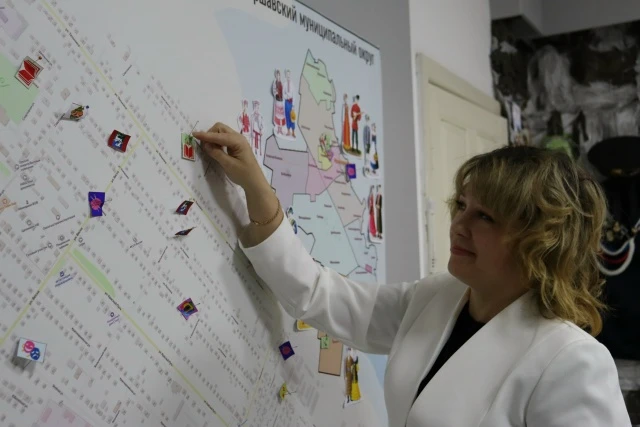 В районном музее на интерактивной карте «Культурный код малой родины» становится всё больше ярких фл