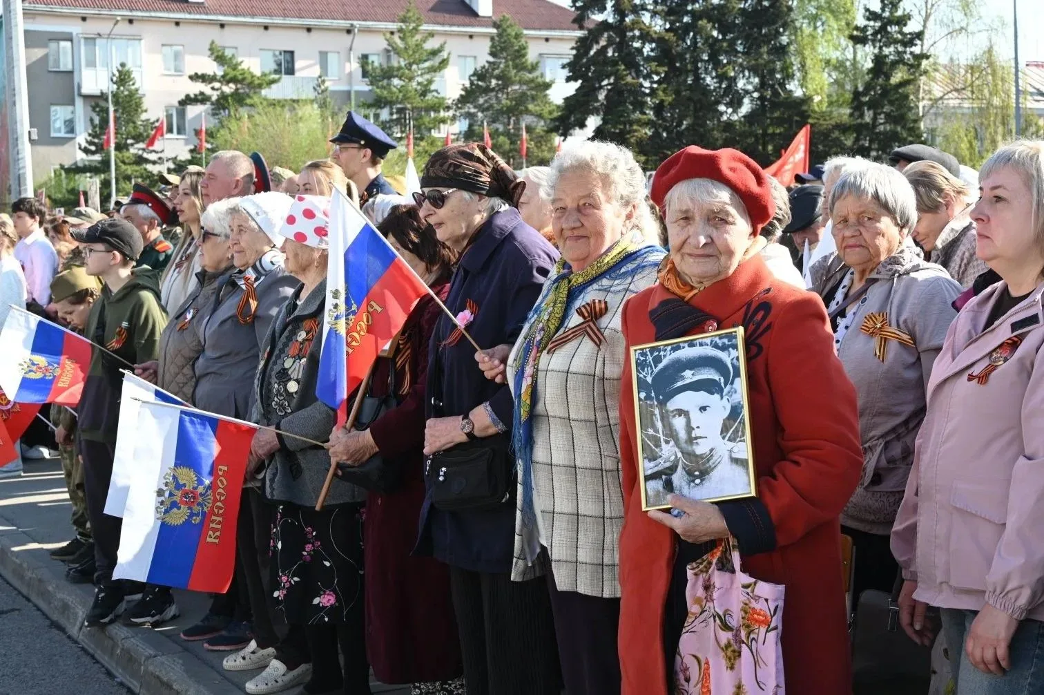 В Белове состоялось торжественное собрание, посвященное 81-й годовщине Великой Победы.  Жителей горо