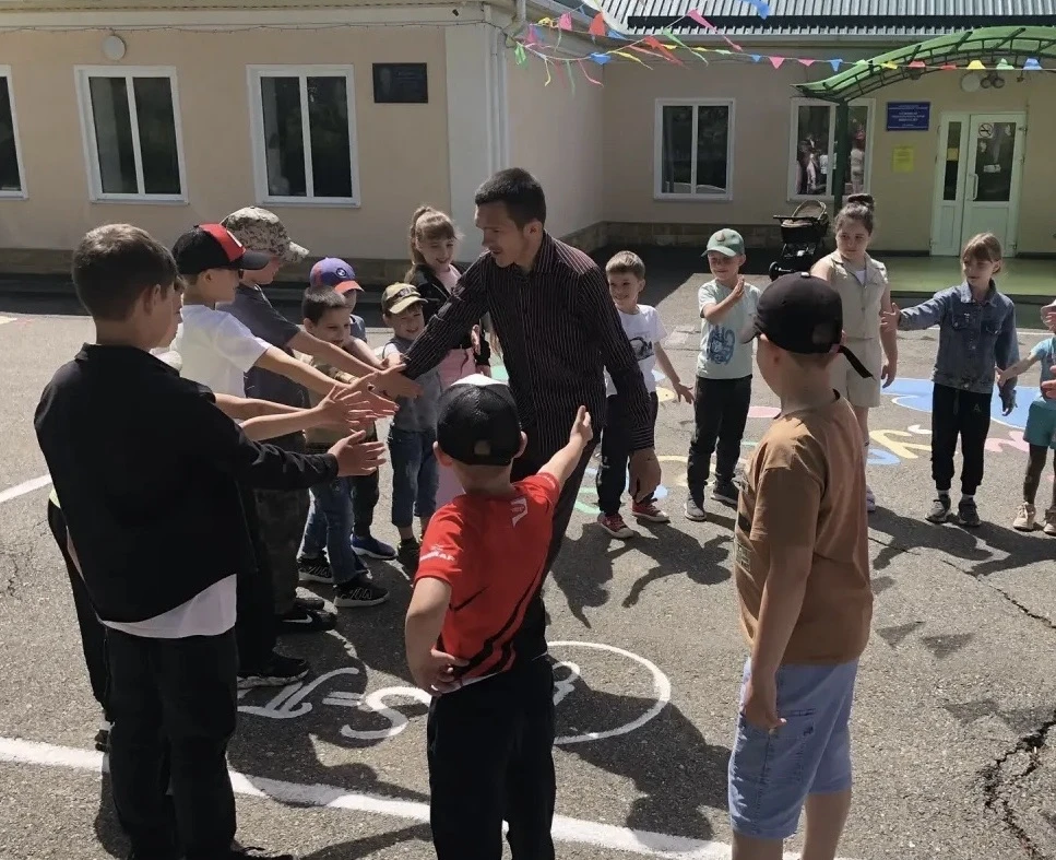 Мир — это главная ценность нашей жизни, основа человеческого счастья и развития. На про...