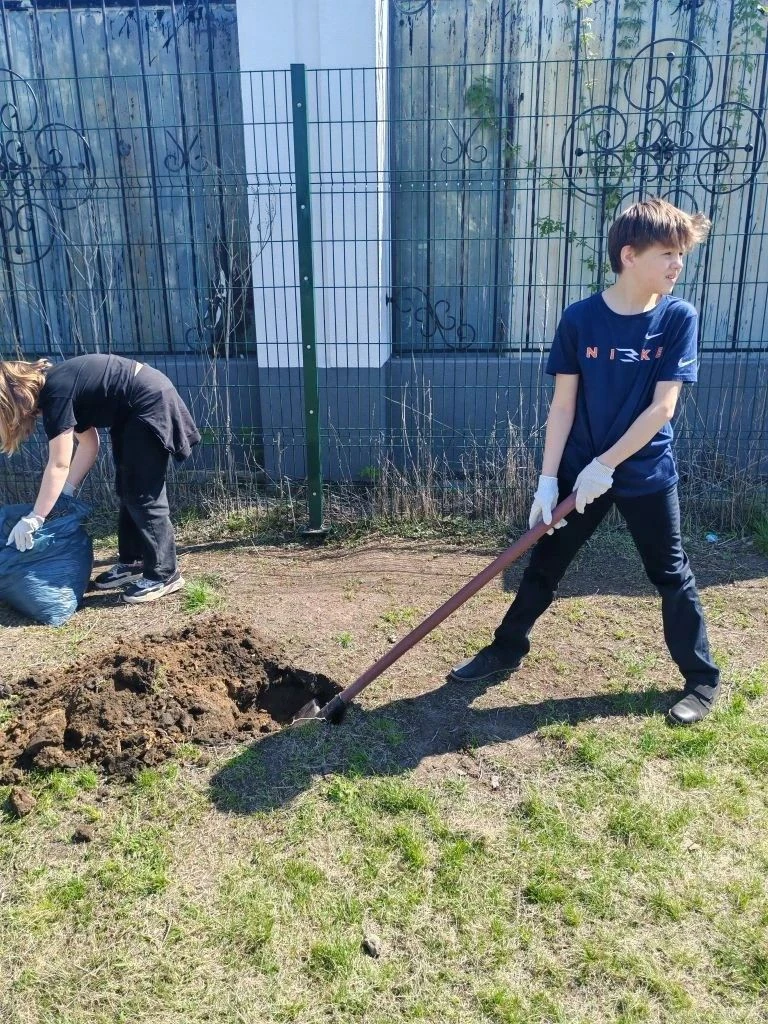 Ученики 4 «Б» класса приняли участие во всероссийской патриотической акции «Сад Победы». Ребята реши