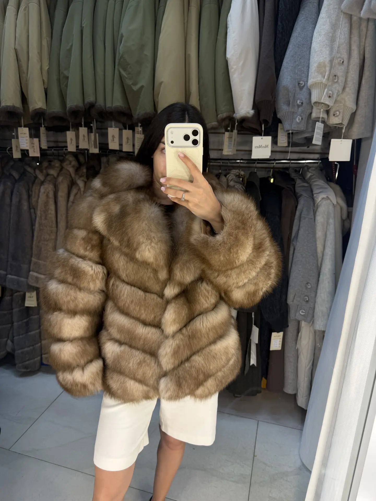 Шубы из меха песца в раскладке паркет